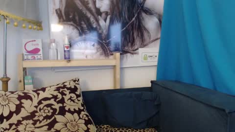 Elizabeth online show from 03/01/25, 01:22