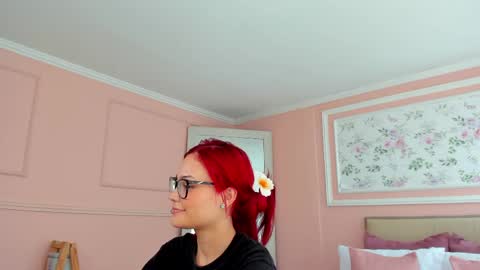Mae Lyra online show from 04/28/26, 05:18