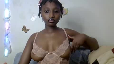 Maee online show from 11/11/25, 03:45