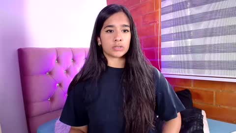 Snapshot of maeena chatting on 12/13/24, 03:43 maeena online show from 12/13/24, 03:43