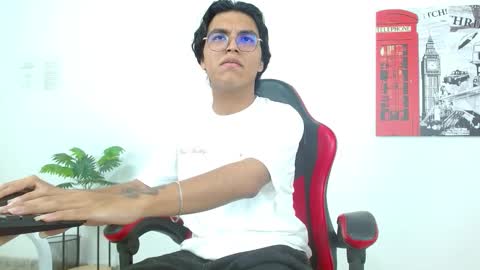 Snapshot of maegor18 chatting on 01/15/26, 11:19 Maik online show from 01/15/26, 11:19