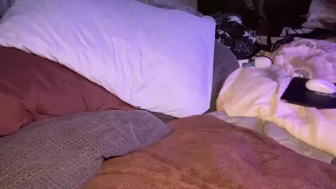 Mae Mariposa  online show from 04/11/26, 07:45