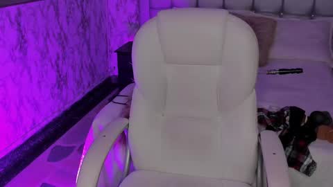 Mae online show from 03/04/25, 03:22