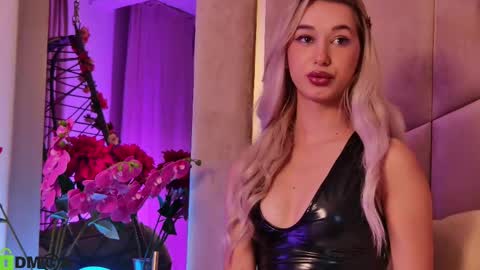 M. online show from 11/26/25, 07:37