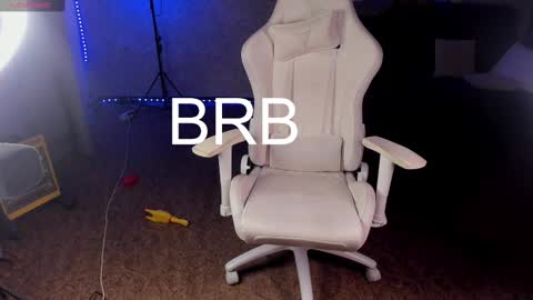 Maevee online show from 02/17/25, 09:56