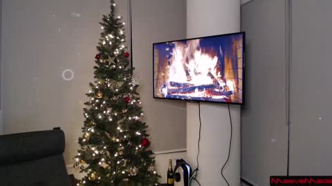 Snapshot of maevemads chatting on 12/14/24, 01:17 Meaves online show from 12/14/24, 01:17