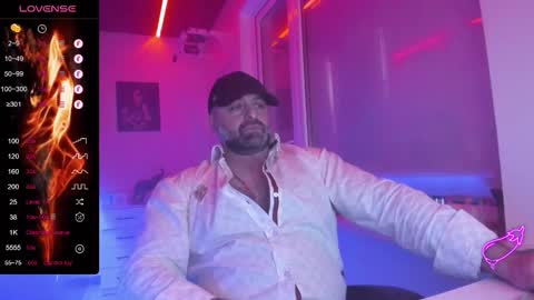 Snapshot of magabear chatting on 02/15/26, 10:58 Magabear online show from 02/15/26, 10:58