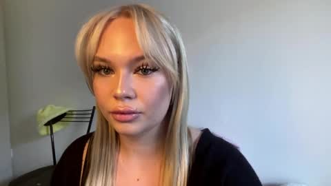 Molly online show from 04/26/26, 03:10