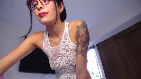 maggie online show from 11/20/25, 03:34