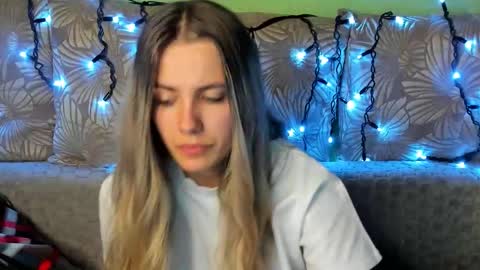 Maggie online show from 11/08/25, 01:39