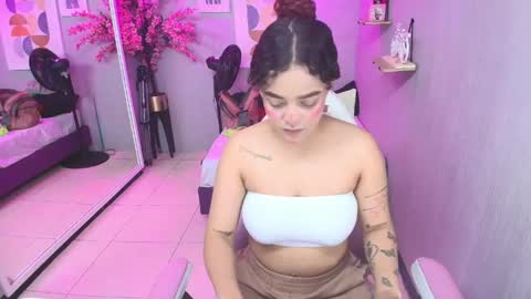 Snapshot of maggy_t18 chatting on 05/21/26, 03:35 Maggy online show from 05/21/26, 03:35