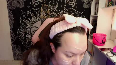 Claire online show from 04/12/26, 09:09