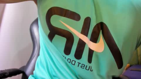 Snapshot of magic_clayton chatting on 10/05/25, 02:32 Magic online show from 10/05/25, 02:32