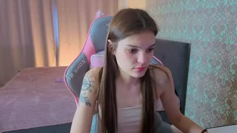 Snapshot of magic_shy chatting on 07/25/26, 01:36 Merry online show from 07/25/26, 01:36