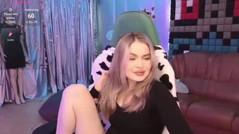 Jessica  Leila online show from 02/10/25, 12:18