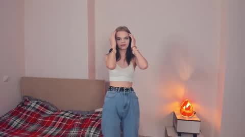 Lily online show from 10/28/25, 02:59