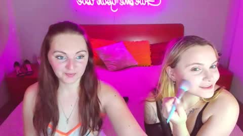 Lili and Bella online show from 02/18/25, 07:21