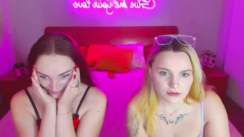 Lili and Bella online show from 02/19/25, 07:28