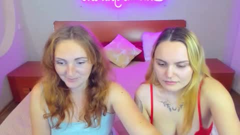 Lili and Bella online show from 10/02/25, 05:31