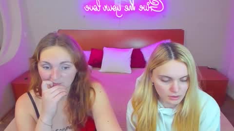 Lili and Bella online show from 12/15/25, 06:01