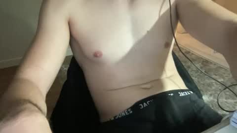 Snapshot of magicluke_ chatting on 11/17/25, 07:58 Luka online show from 11/17/25, 07:58