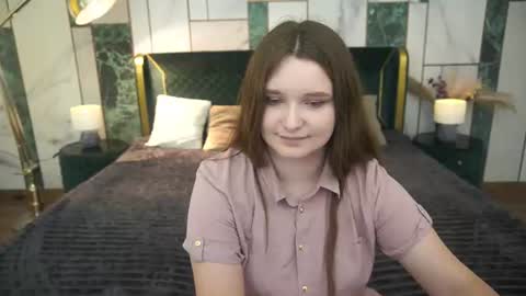 Snapshot of magicpeachhs chatting on 07/20/26, 12:29 Emily online show from 07/20/26, 12:29