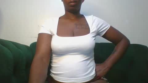 Snapshot of magicpussyy1 chatting on 04/05/26, 10:18 magicbabe online show from 04/05/26, 10:18