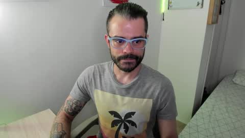 Snapshot of magnus_king chatting on 05/15/26, 02:51 online show from 05/15/26, 02:51