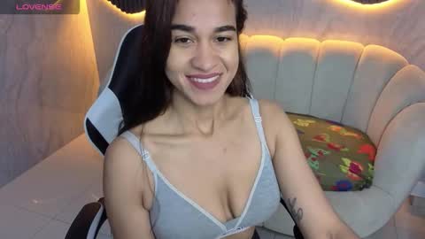Snapshot of maia_tx chatting on 10/06/25, 01:19 Online 800 to 1400 online show from 10/06/25, 01:19