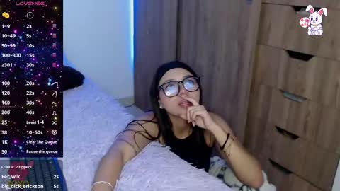 Snapshot of maiaa_evans chatting on 02/25/25, 03:52    t  online show from 02/25/25, 03:52