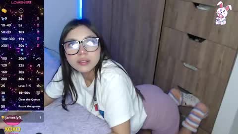 Snapshot of maiaa_evans chatting on 03/05/25, 02:03    t  online show from 03/05/25, 02:03