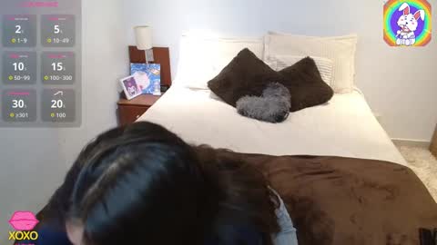 Snapshot of maiaa_evans chatting on 10/16/25, 02:45    t  online show from 10/16/25, 02:45