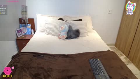 Snapshot of maiaa_evans chatting on 10/29/25, 01:08    t  online show from 10/29/25, 01:08