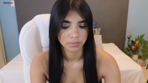 Maiaa Ruiz  online show from 12/12/24, 01:17