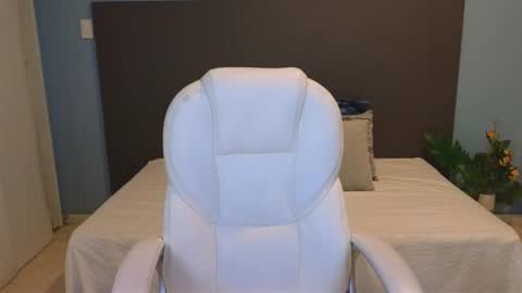 Maiaa Ruiz  online show from 01/21/25, 04:58