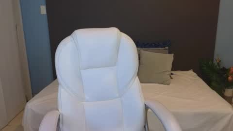 Maiaa Ruiz  online show from 01/25/25, 12:58