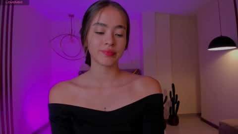 Snapshot of maiacollins chatting on 09/15/25, 06:19 Maia online show from 09/15/25, 06:19