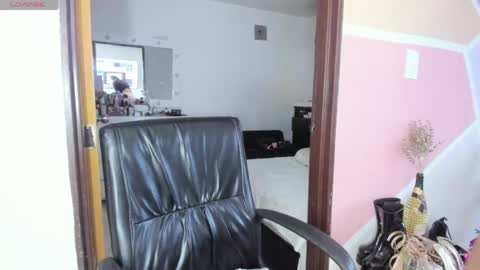 Snapshot of maiaconnor chatting on 05/07/26, 11:10 online show from 05/07/26, 11:10