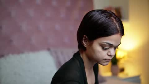  Maia  online show from 10/26/25, 10:58