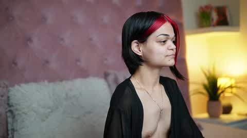  Maia  online show from 12/14/25, 08:57