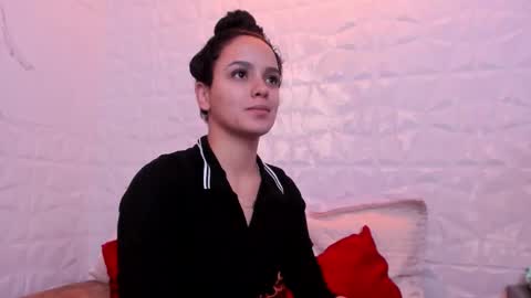 Maia  online show from 09/19/25, 12:06