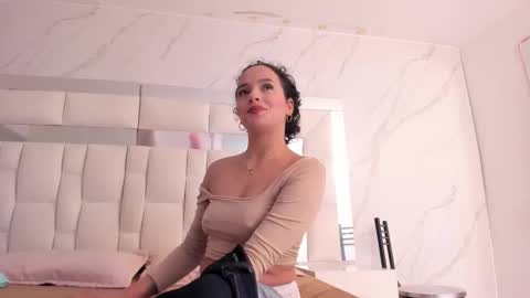 Maia  online show from 12/21/25, 01:40