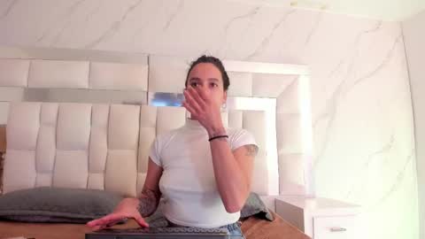 Maia  online show from 02/25/26, 11:42