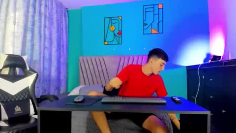 Maikol online show from 04/20/26, 12:19