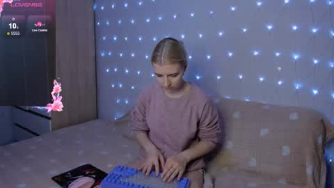 Your kitty online show from 10/12/25, 03:44