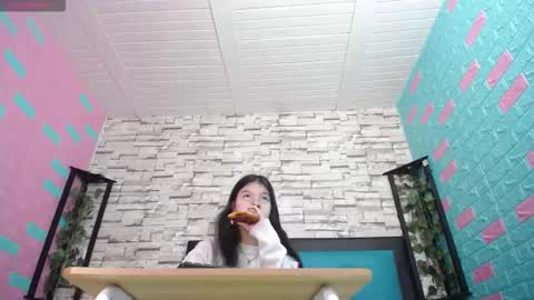  MAILY CAN  online show from 09/22/25, 12:29