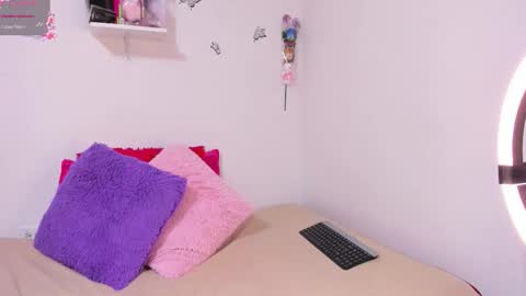 mailyn bakerrr  online show from 03/26/26, 10:15