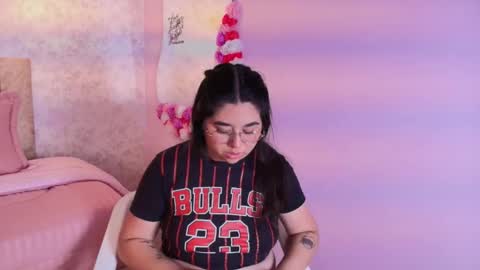 Snapshot of mailyn_rose chatting on 10/24/25, 03:19 mailyn_rose online show from 10/24/25, 03:19