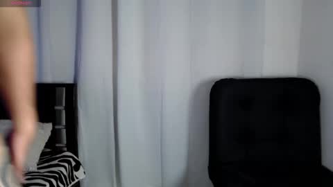 Snapshot of maison_xmed chatting on 03/03/26, 10:04 maison_xmed online show from 03/03/26, 10:04