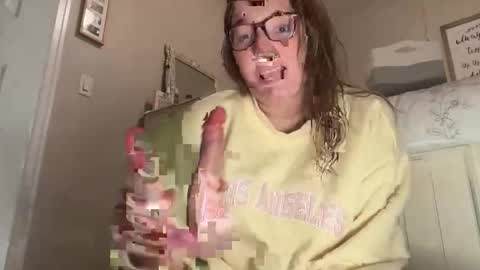 Snapshot of maisystellaxx chatting on 03/23/26, 02:15 maisystellaxx online show from 03/23/26, 02:15